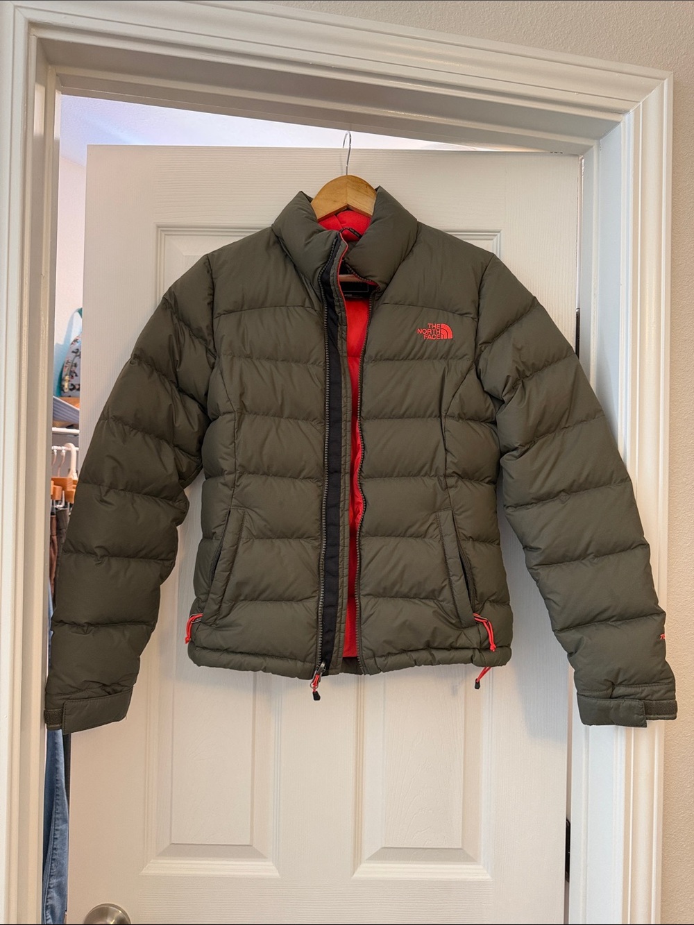 The Northface Women’s Down Puffer Jacket Green Red Orange Outdoor Winter Coat